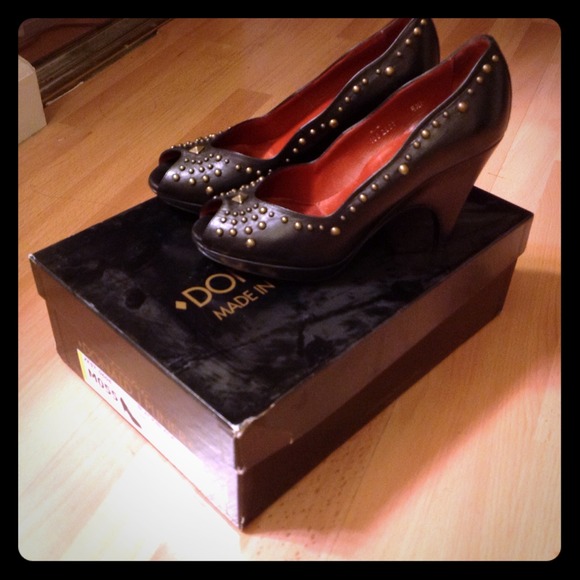 Donald Pliner black heel size 5-1/2 worn twice