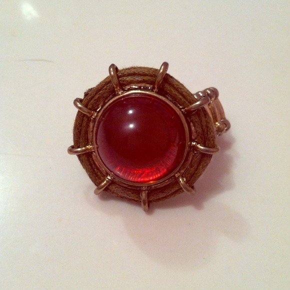 Adjustable costume jewelry ring