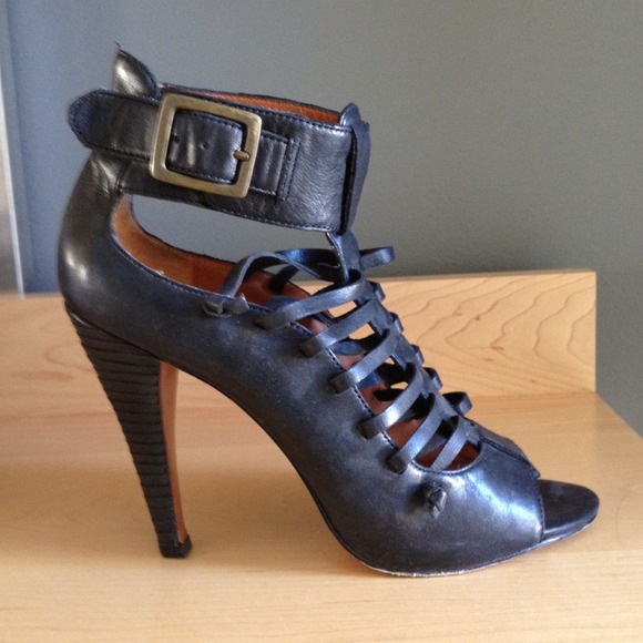 Sold in bundle!  Elizabeth and James Black Booties