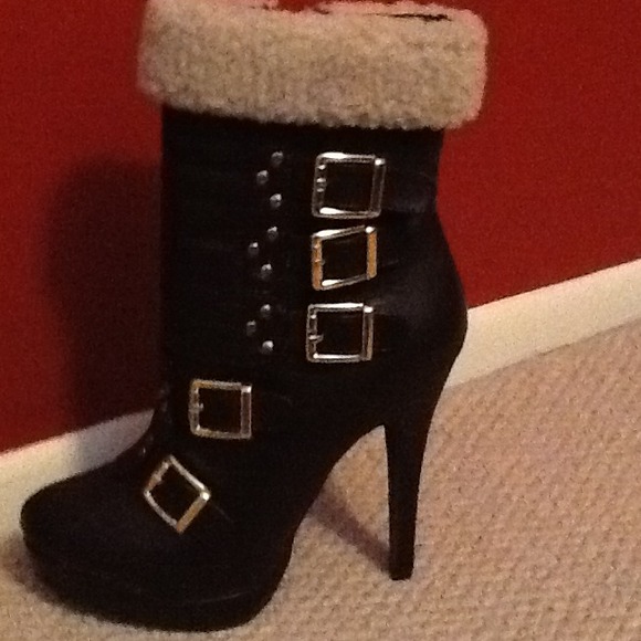 Brown faux fur Shoedazzle boots sold in bundle
