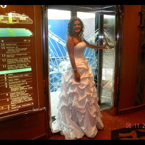 Selling wedding dress!!