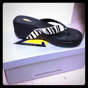 💥Reduced💥Volatile Black/White Zebra