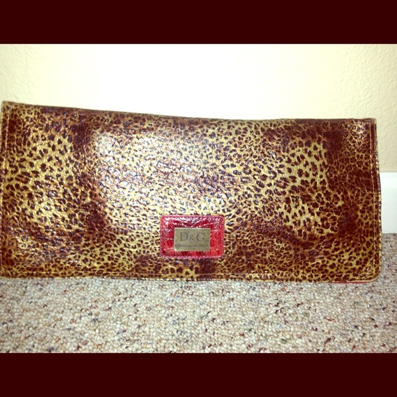 ✂Price cutt✂Dolce Gabana Inspired Cheetah Clutch