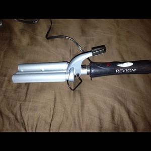 Conair 3 barrel crimper.