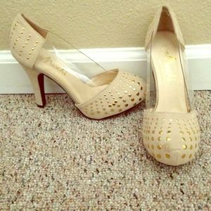 New never used heels