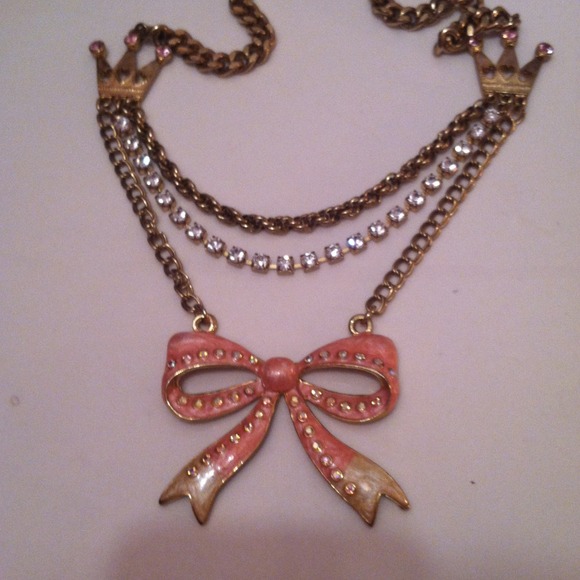 betsey Johnson necklace - Picture 2 of 4