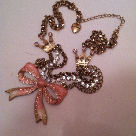betsey Johnson necklace - Picture 4 of 4