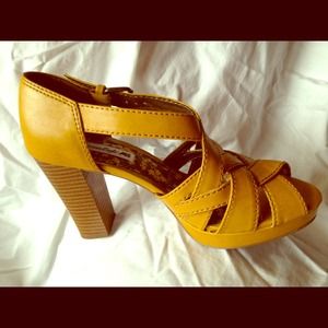 RESERVED: American Eagle, Mustard Casual Heels