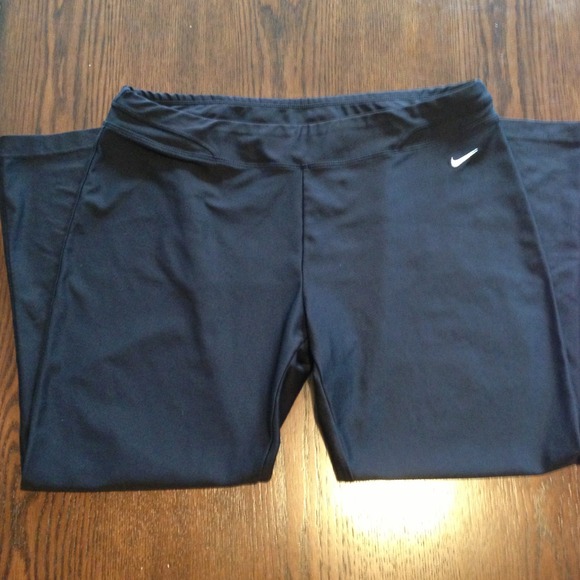 SOLD IN BUNDLE Nike Dri Fit capri pants