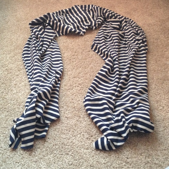 Navy and white stretch scarf