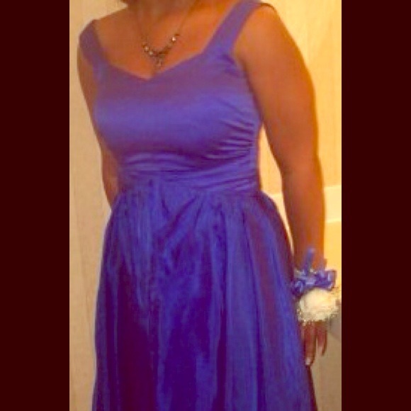 Beautiful royal blue satin gown. - Picture 1 of 2