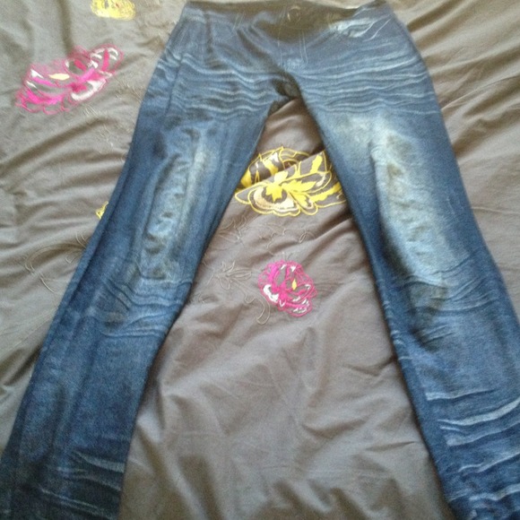 Sold in bundle Blue jeggings with details