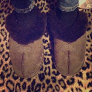Dark brown ugg coquette slide ons
