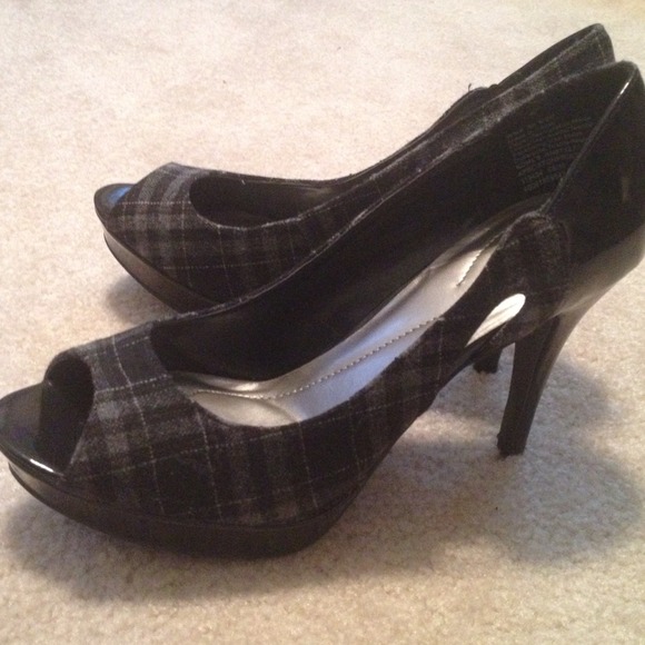 Apt 9 Shoes - Black & grey plaid heels NWOT