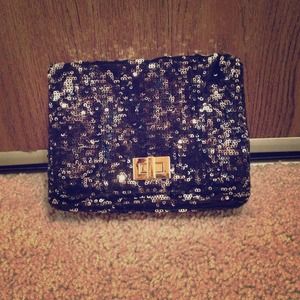 ***Reserved Glittery clutch body w/ gold chain