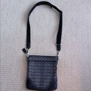 Vintage Coach black legacy signature swingback bag