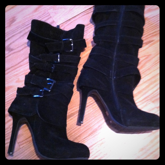 Boots - Black Anne Michelle buckle boots