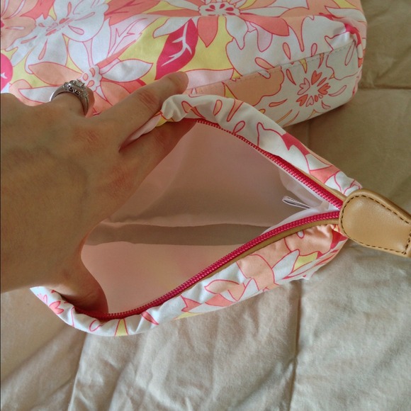 Brand New Handbag & matching makeup bag! - Picture 4 of 4