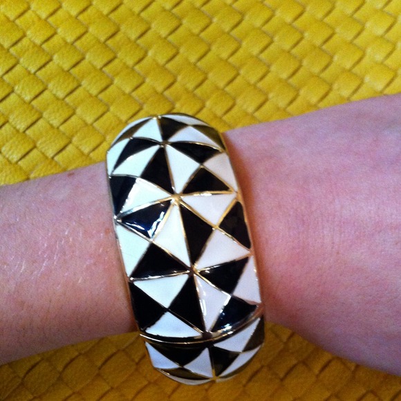 ❌SOLD❌NEW Black and White Bangle - Picture 2 of 3