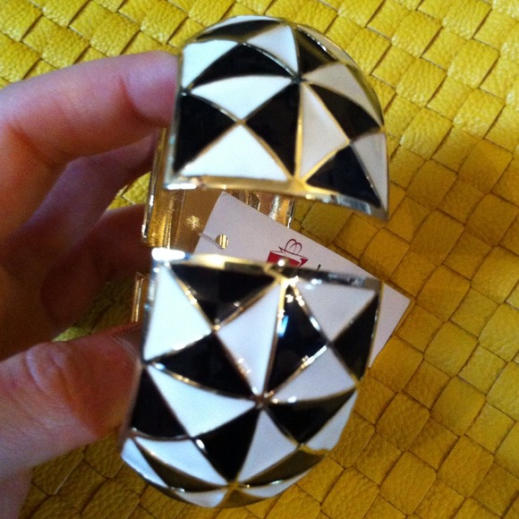 ❌SOLD❌NEW Black and White Bangle - Picture 3 of 3