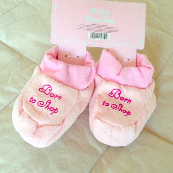 🚨SOLD🚨NWT baby booties Born To Shop
