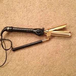 BRAND NEW curling iron