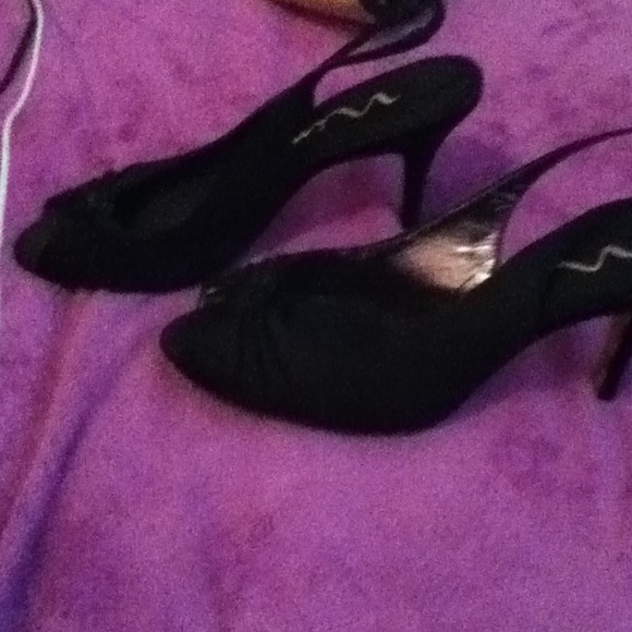 Dressie black shoes. - Picture 2 of 3