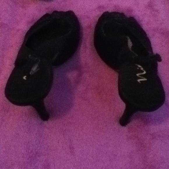 Dressie black shoes. - Picture 3 of 3