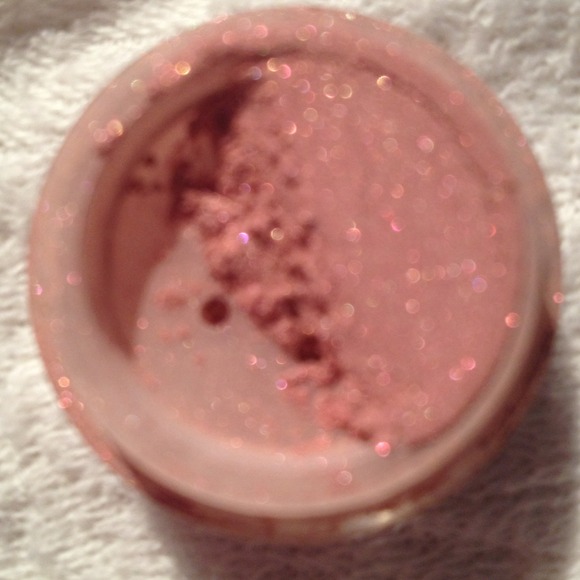 Other - Everyday minerals eyeshadow in "cherry fizz" 🍒