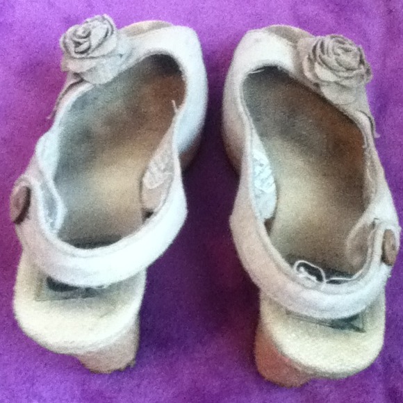 Bage and Tan heels for hiking and walking around. - Picture 3 of 3