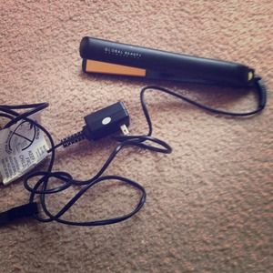 Barely used hair straightener