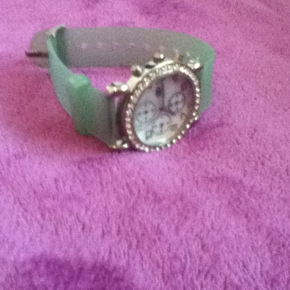 Jade color,Watch trimmed with diamonds. - Picture 2 of 2