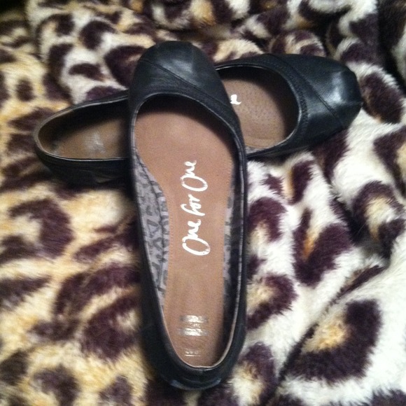 Toms black flats