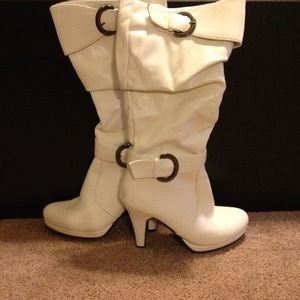 White slouchy boots