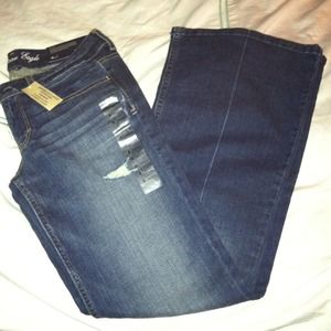 Size 6 NWT American Eagle denim jeans.