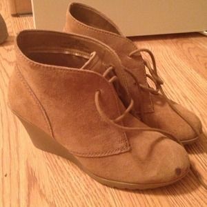 Desert wedge booties (Cognac)