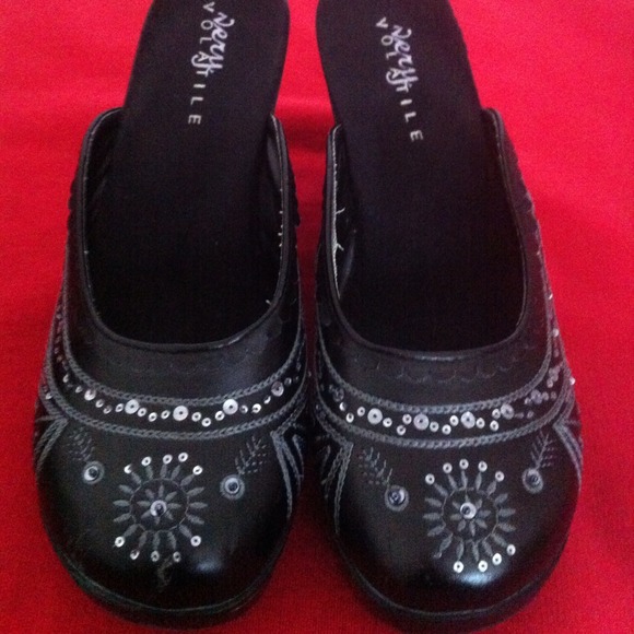 ❗JUST REDUCED❗"Very Volatile"wedge/mule