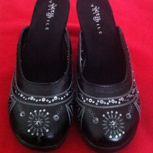 ❗JUST REDUCED❗"Very Volatile"wedge/mule