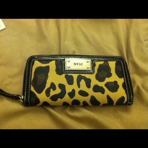 REDUCED!! new york and company wallet