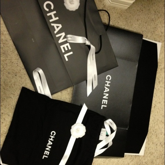 Authentic Chanel handbag. Price isn't firm. - Picture 3 of 4