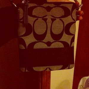 Coach side purse.⛔for stongate81⛔