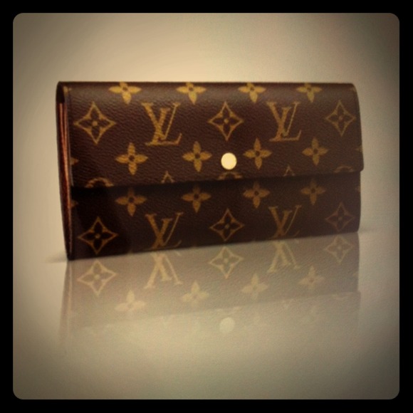 SOLD💰REDUCED💰LV Sarah Walllet Replica