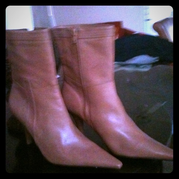 Nine West pointy toe camel leather bootie