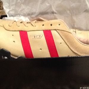 Men's Diesel sneakers, size 9.5. Brand new