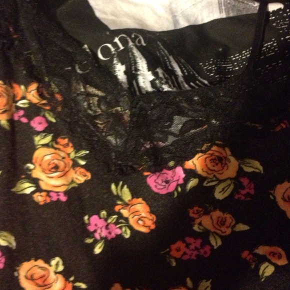 Floral print tank top . - Picture 2 of 2