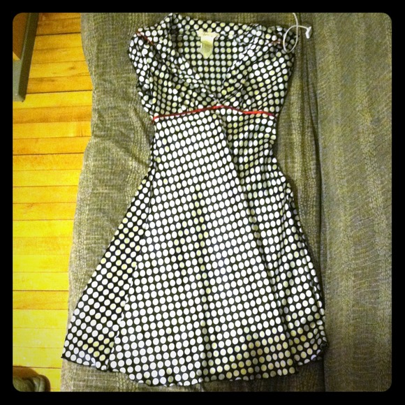 Dresses & Skirts - Polka dot knee length dress
