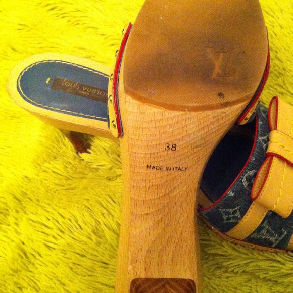 Louis Vuitton Sandals - Picture 3 of 3