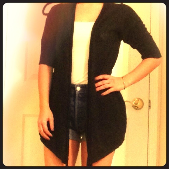 💥SOLD💥Black short sleeve drapey cardigan. Size M