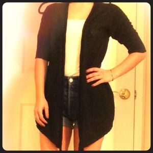 💥SOLD💥Black short sleeve drapey cardigan. Size M