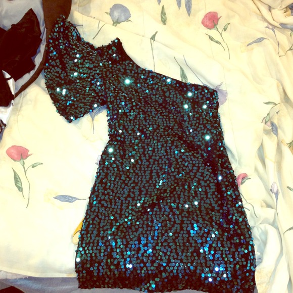 Turquoise sequined formal dress! <3